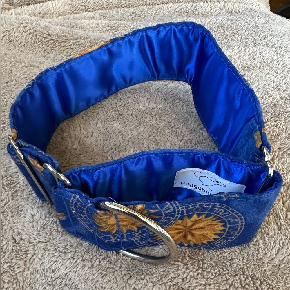 Stunning satin lined martingale collar